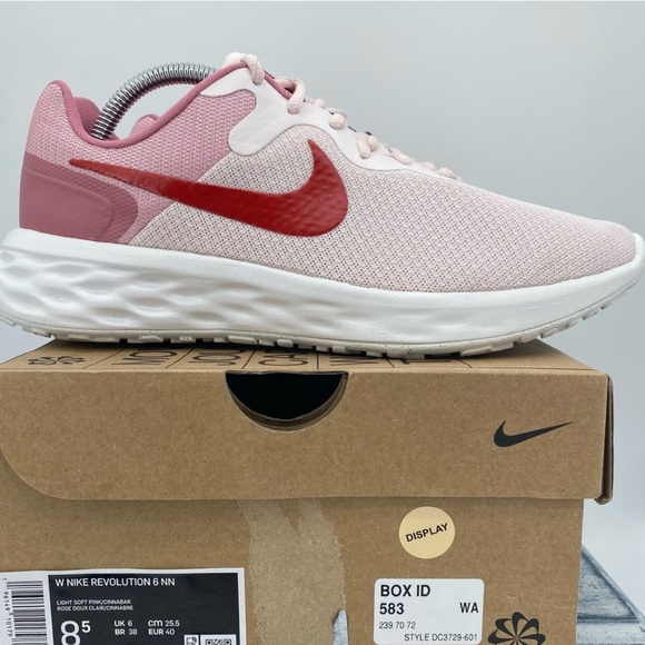 Nike Revolution 6 Next Nature. Women’s size 8.5 running shoes good condition - Picture 2 of 10